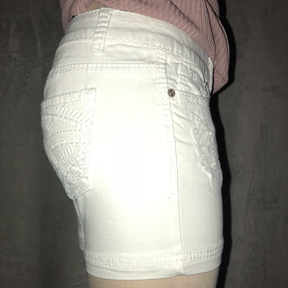 Shorts - Picture 3 of 4